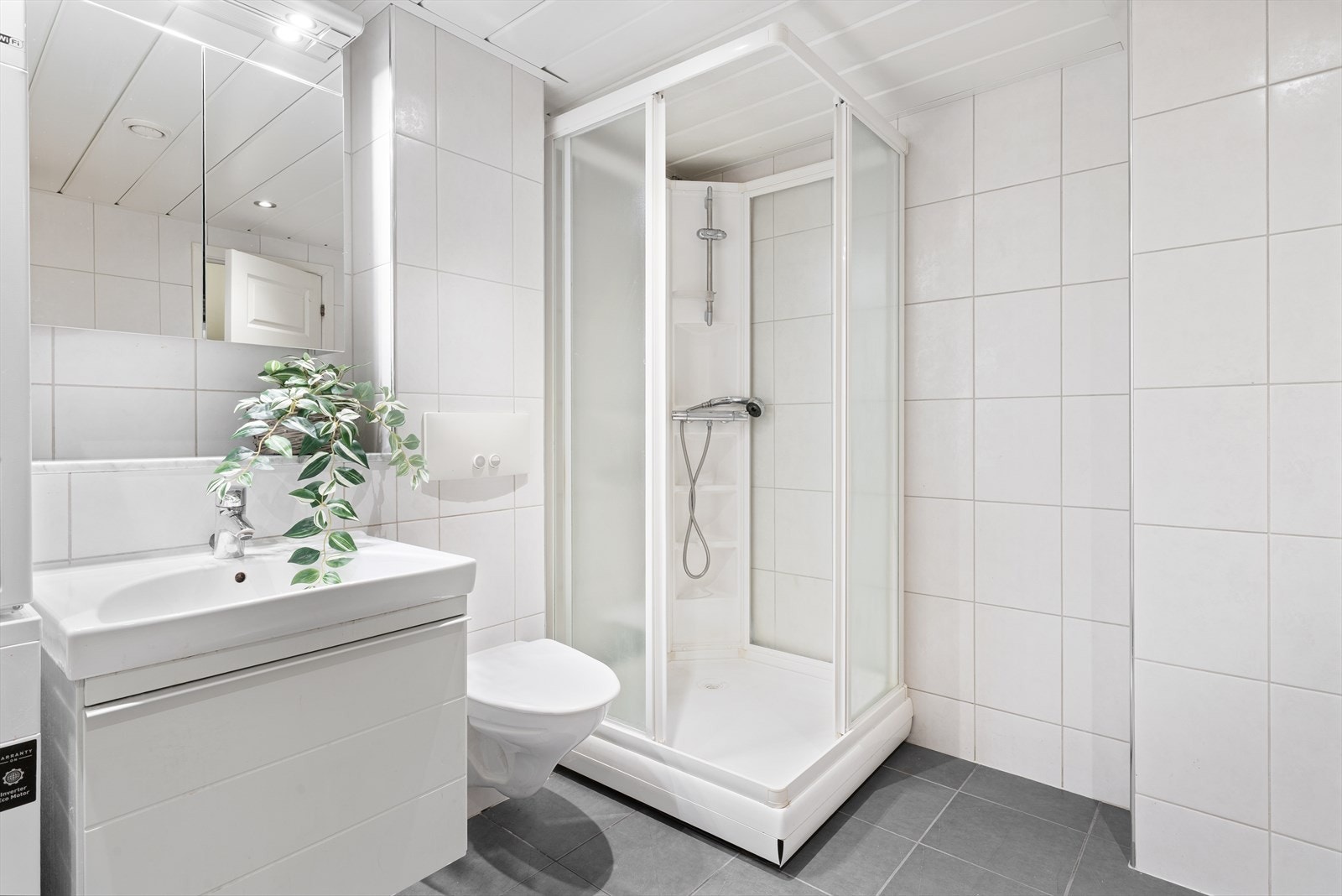 - Merk at dusjkabinett forlenger badets levetid betraktelig - Galleribilde