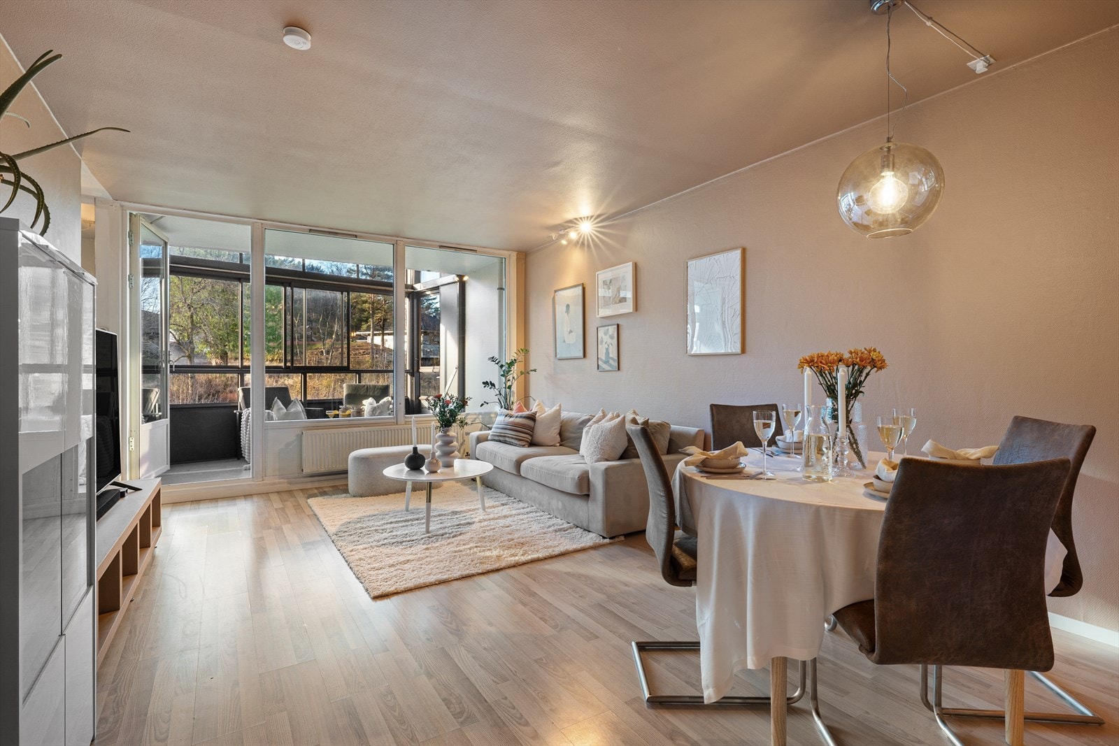 - Leiligheten har et BRA-i på 81m² - Galleribilde