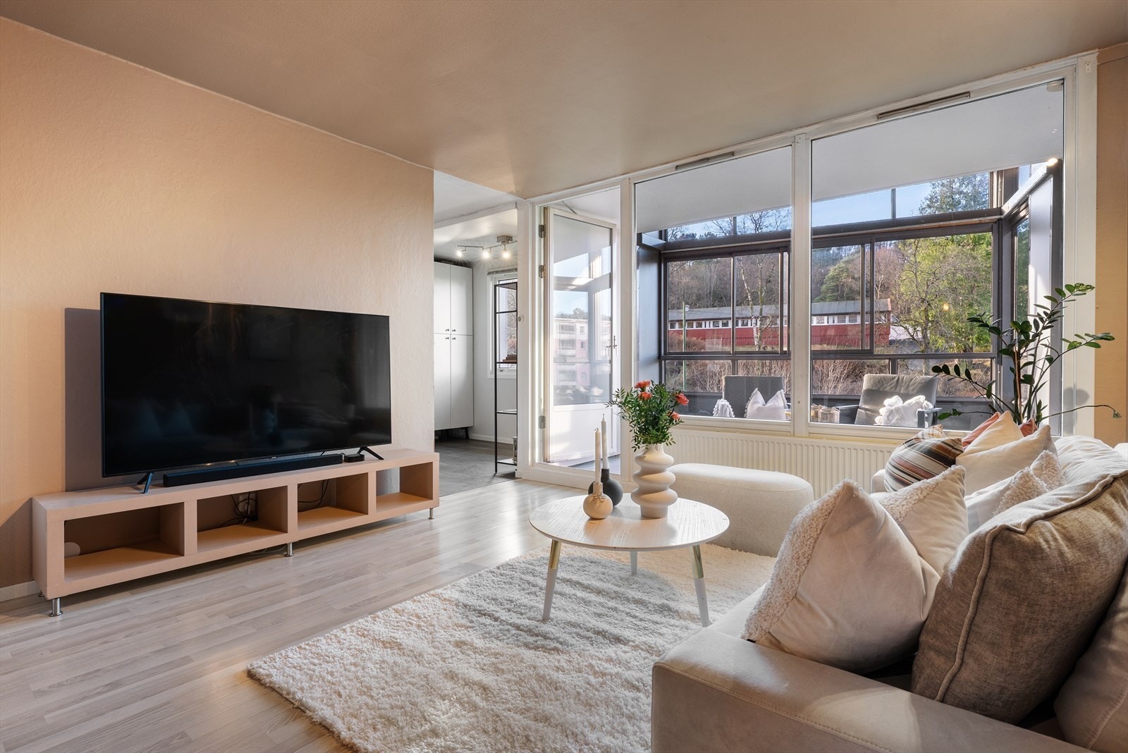 - Leiligheten inneholder stue, kjøkken, 3 soverom, bad, bod/garderobe og entré/gang - Galleribilde