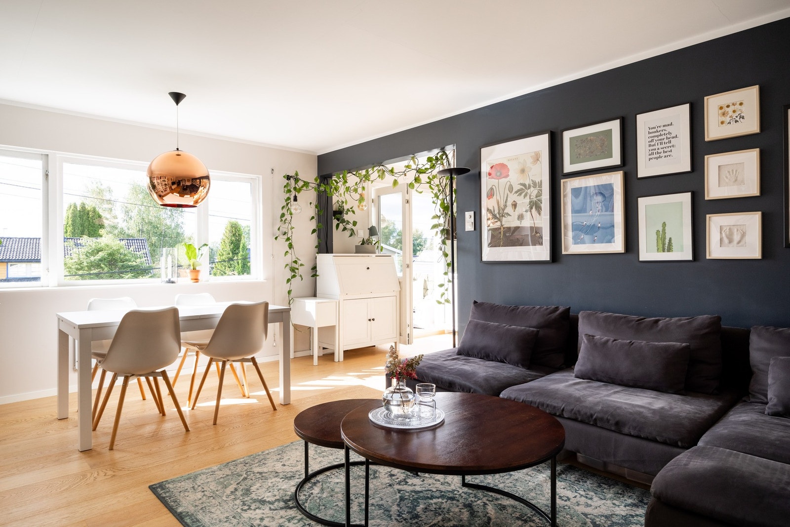 Kaptein Oppegaards vei 23 presenteres av EIE Eiendomsmegling ved Charlotte Marie Bårdsen. Galleribilde