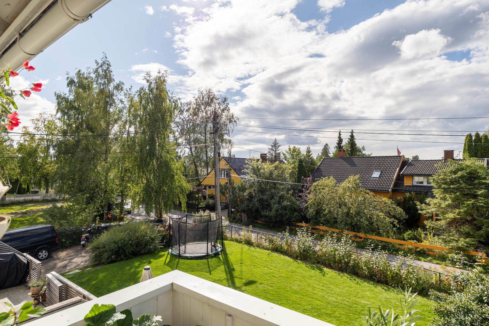 Det er fint utsyn mot de grønne fellesområdene. Galleribilde