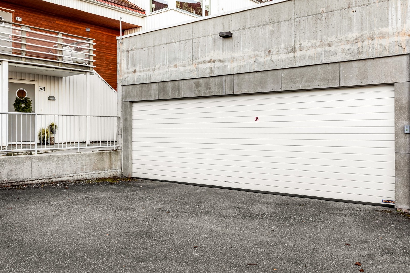 Det medfølger en garasjeplass med el-lader Galleribilde