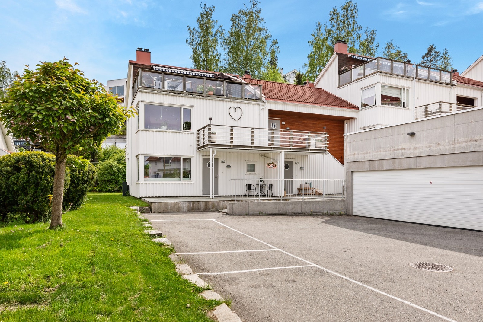 Det er avsatt plass for gjesteparkering Galleribilde