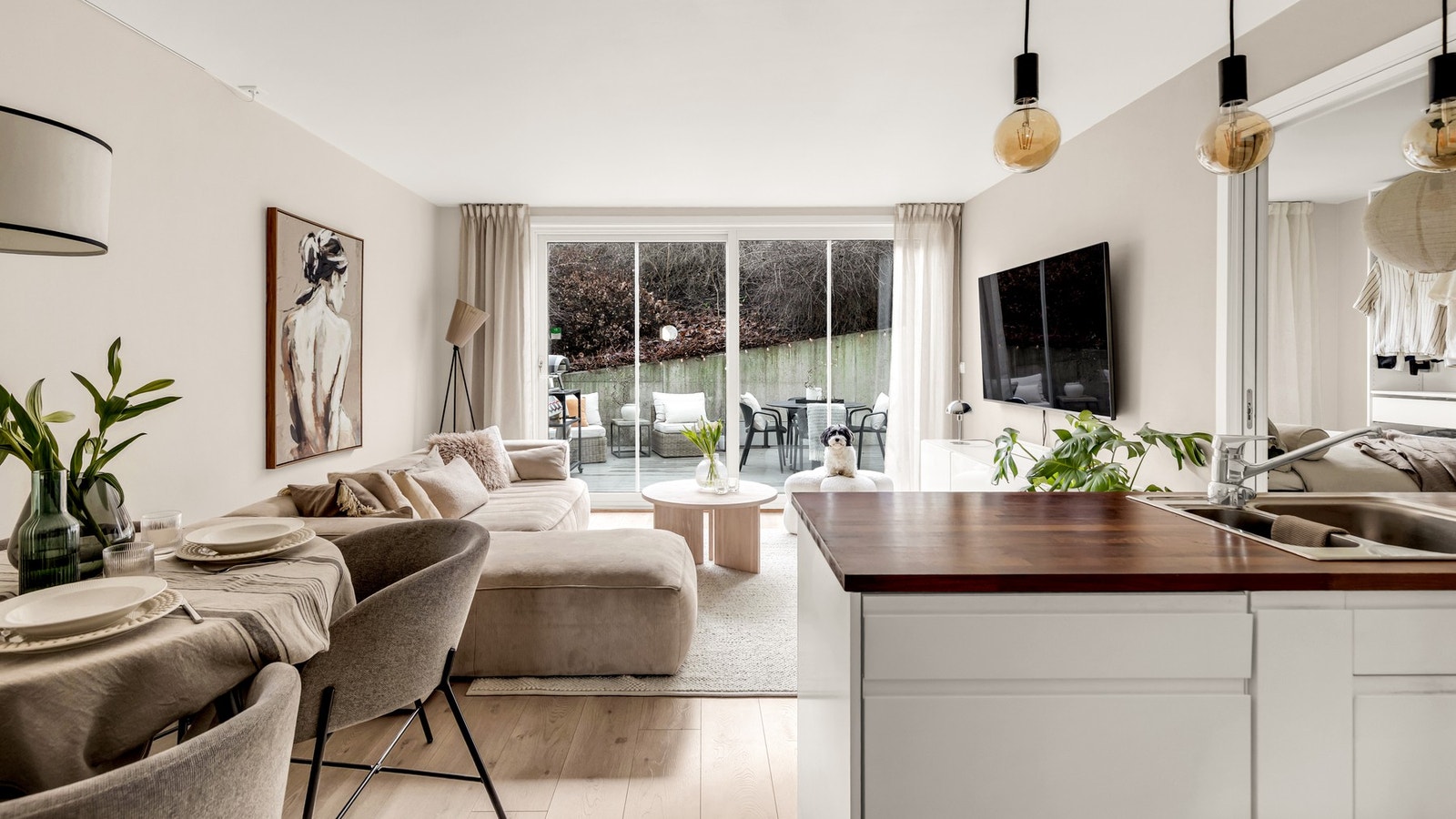 Her kan man flytte rett inn, dette er en perfekt leilighet for både eldre og yngre Galleribilde