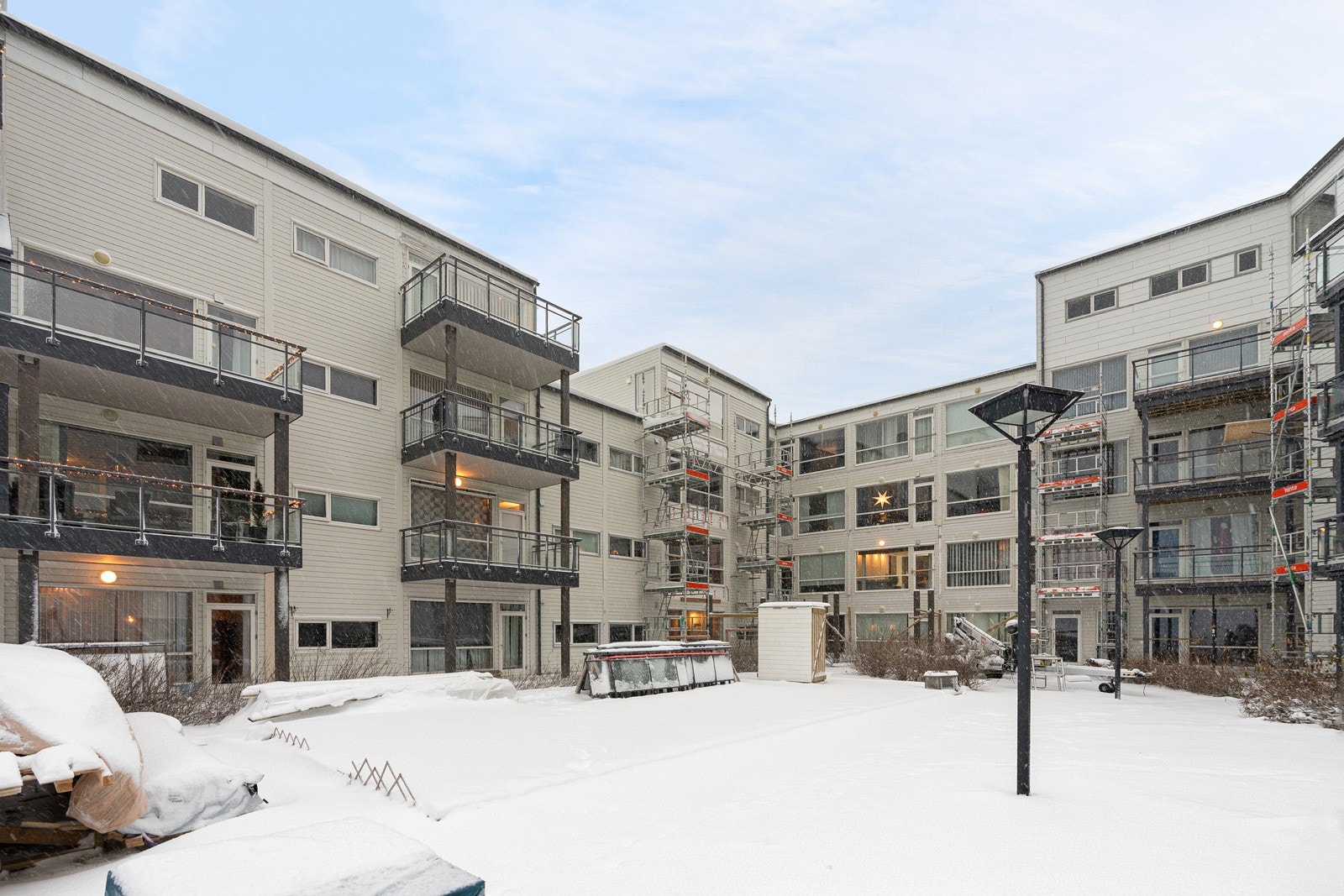 Sameiet består av 116 leiligheter og har et godt bomiljø. Nye balkong er under renovering i borettslaget, som ferdigstilles i 2026