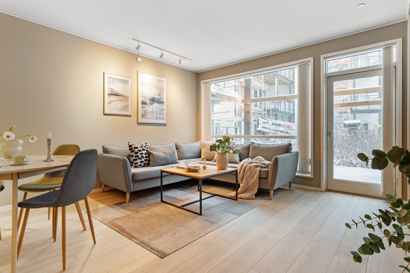 Velkommen til Tomasjordnes 57 - Moderne 3-roms selveier presentert av Inger Alette Eira i Sne Eiendomsmegling!