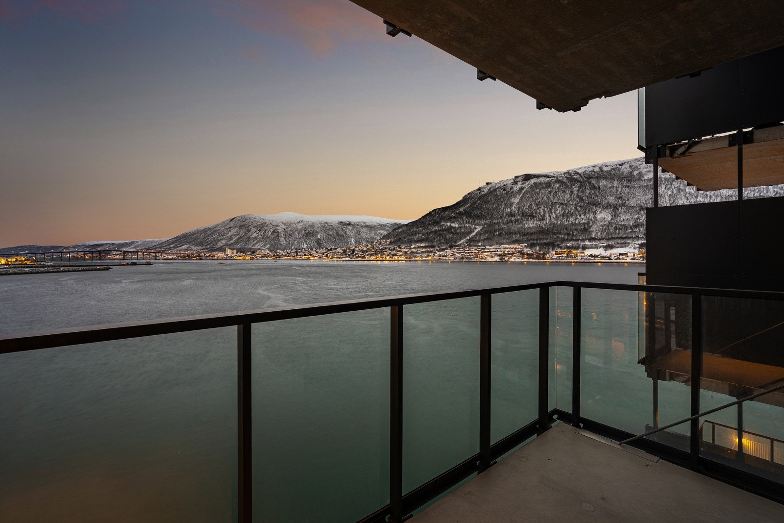 Moderne 2-roms selveier helt ytterst i sundet i 4.etasje.