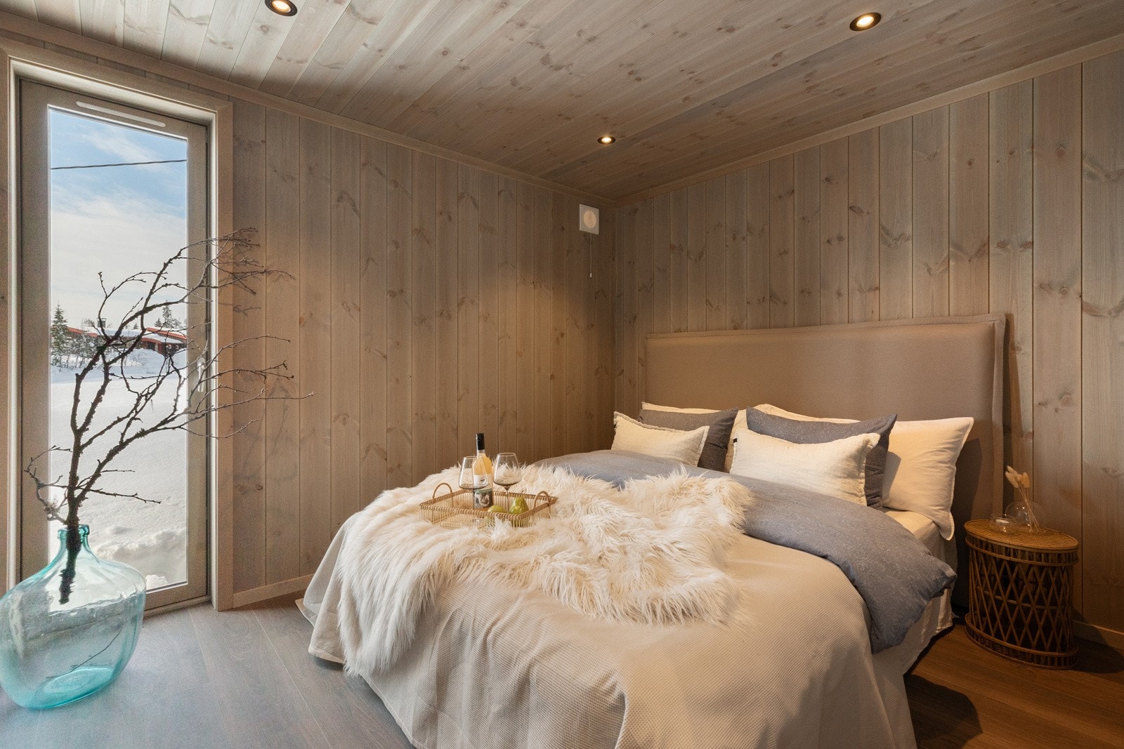 Hytta har to gode soverom i første etasje Galleribilde