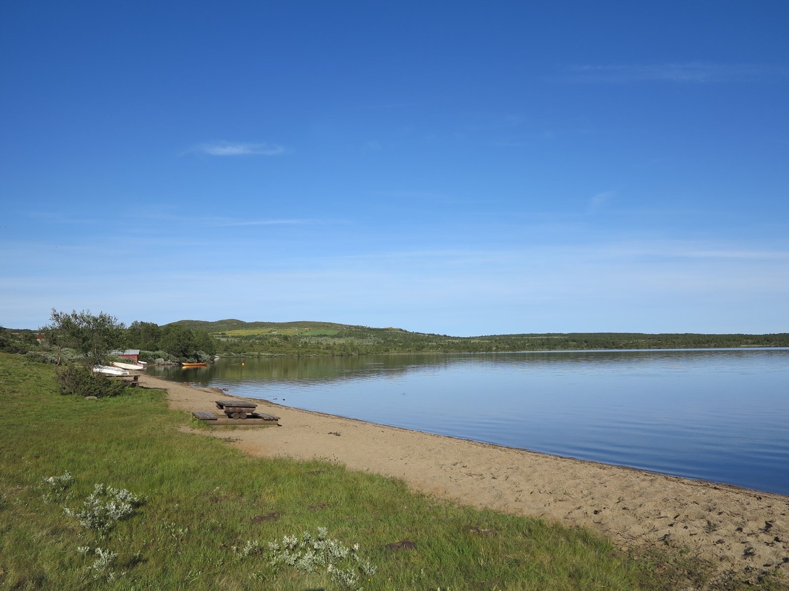 Ved fjellvannet Rennsenn finner man Valdres kanskje fineste badestrand. Vannet ligger ca. 1.000 m.o.h, og er med sin flotte, langgrunne sandstrand et meget populært sted. Galleribilde