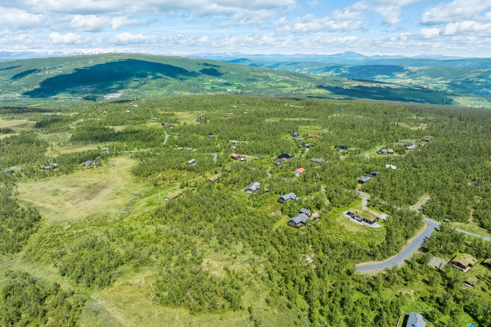 Vaset er populært året rundt! Området er et eldorado for alle syklister og de som elsker ski, har hyggelige spisesteder og butikker med godt utvalg. Galleribilde