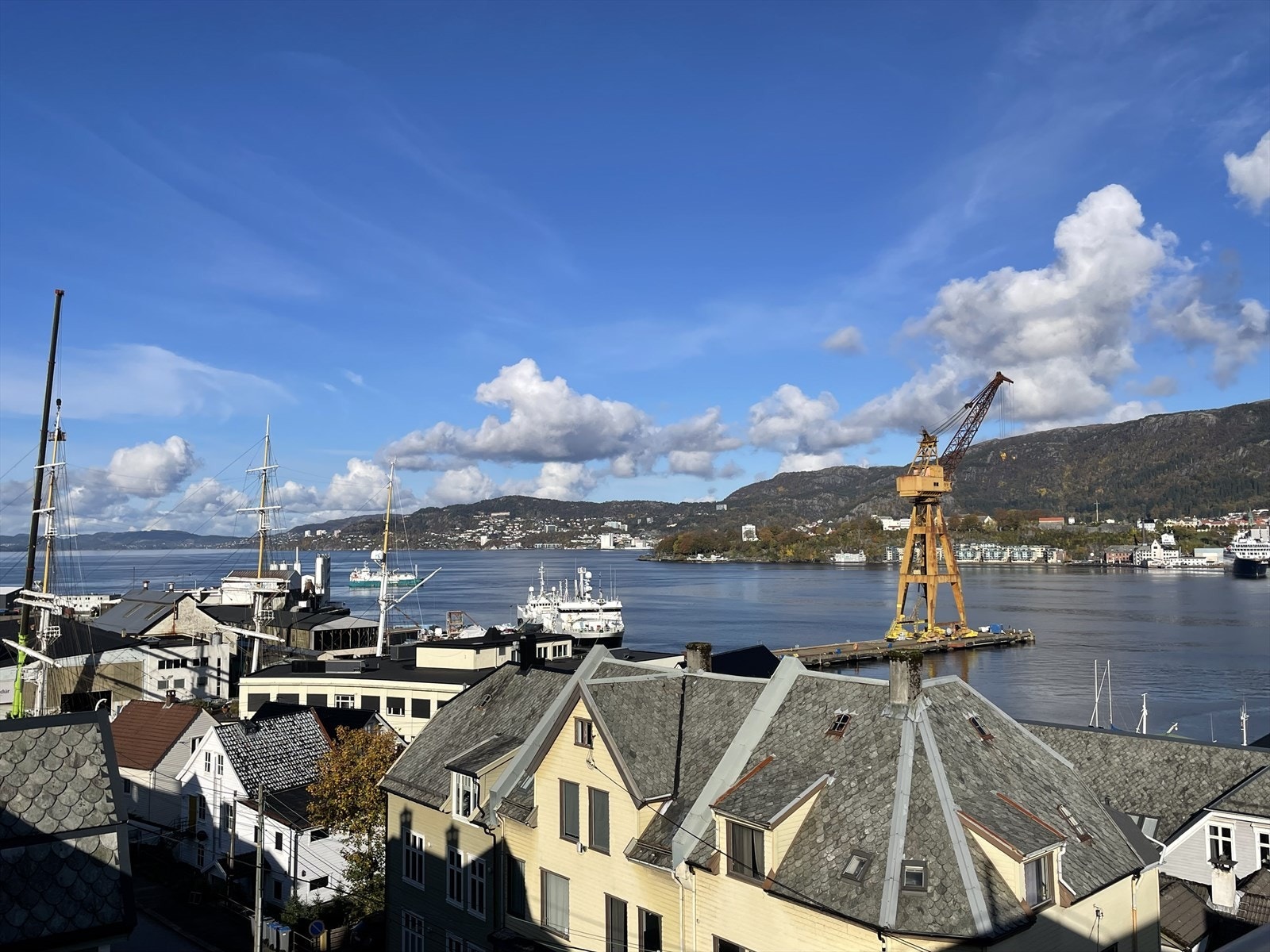 Privat høstbilde - Noe av utsikten fra felles takterrasse Galleribilde