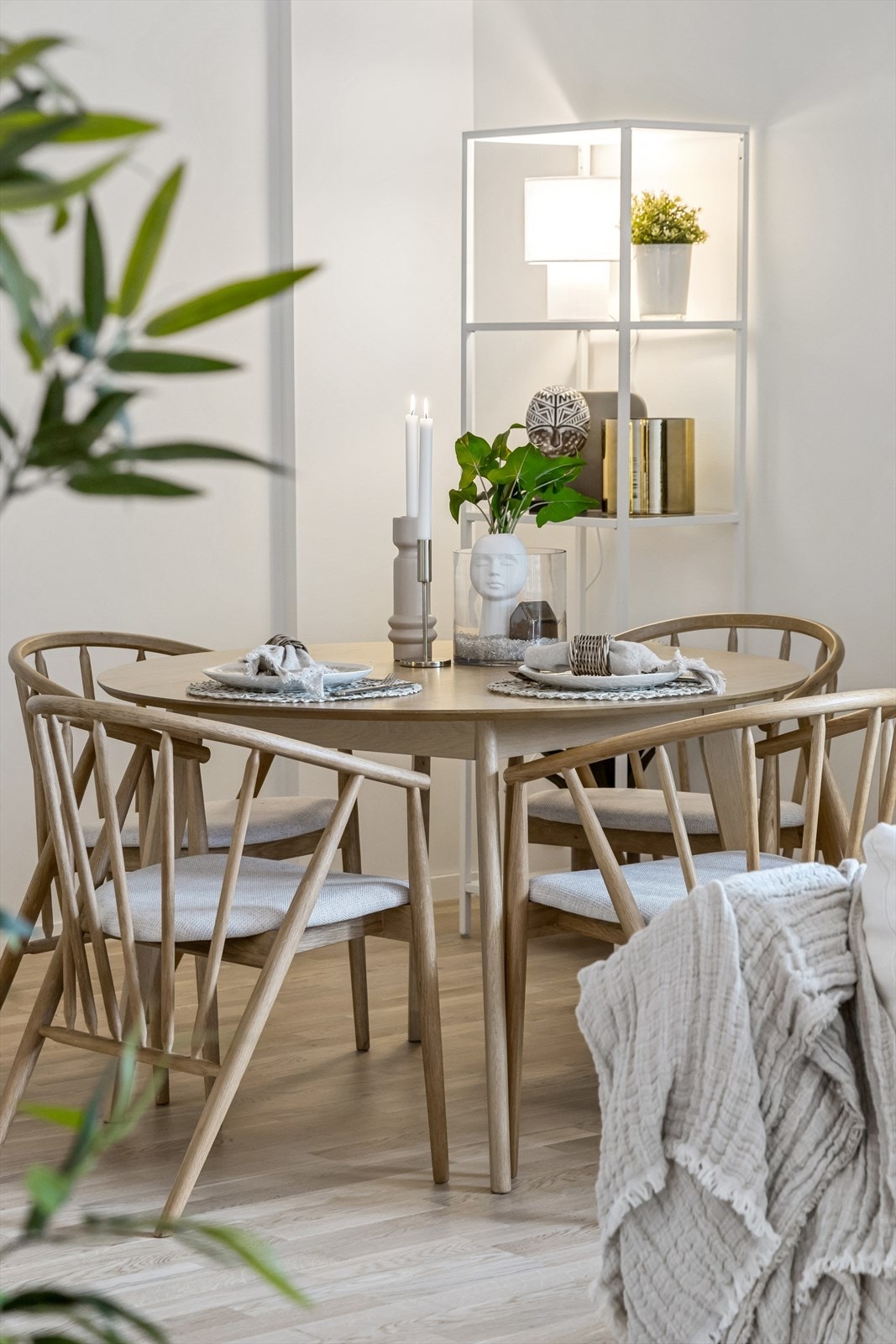 Detalj fra spiseplass ved kjøkken Galleribilde