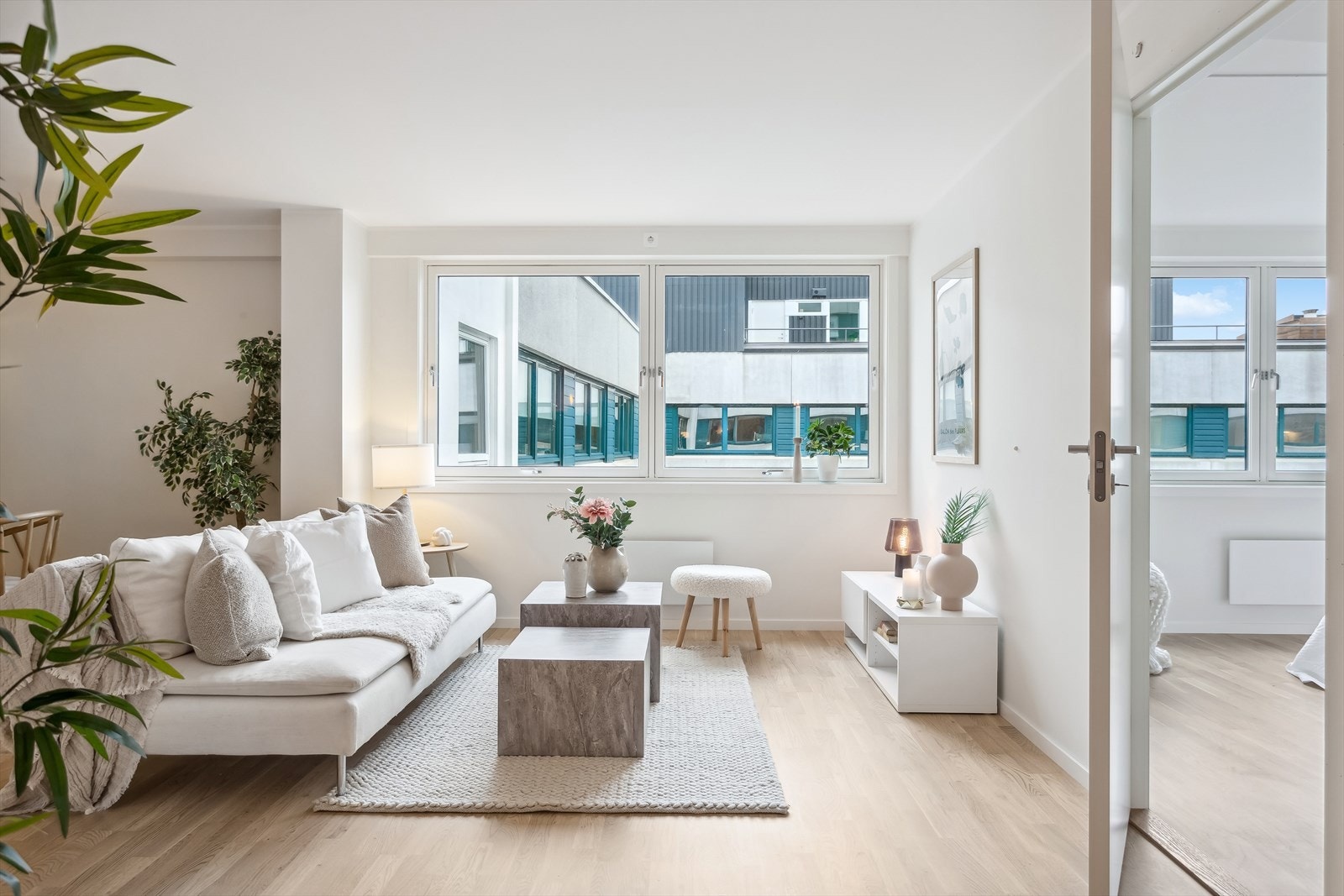 Åpen og luftig planløsning og store rom. Bør oppleves! Galleribilde