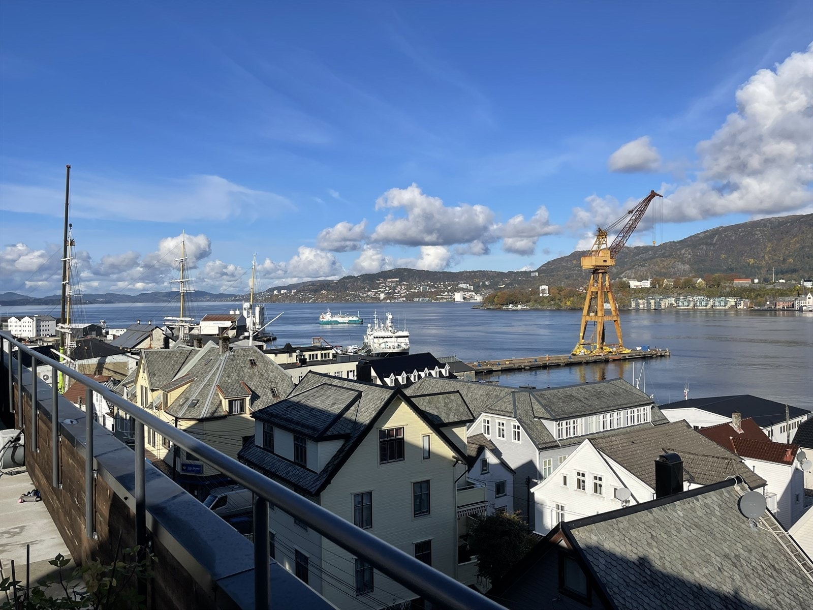 Privat høstbilde - Noe av utsikten fra felles takterrasse Galleribilde