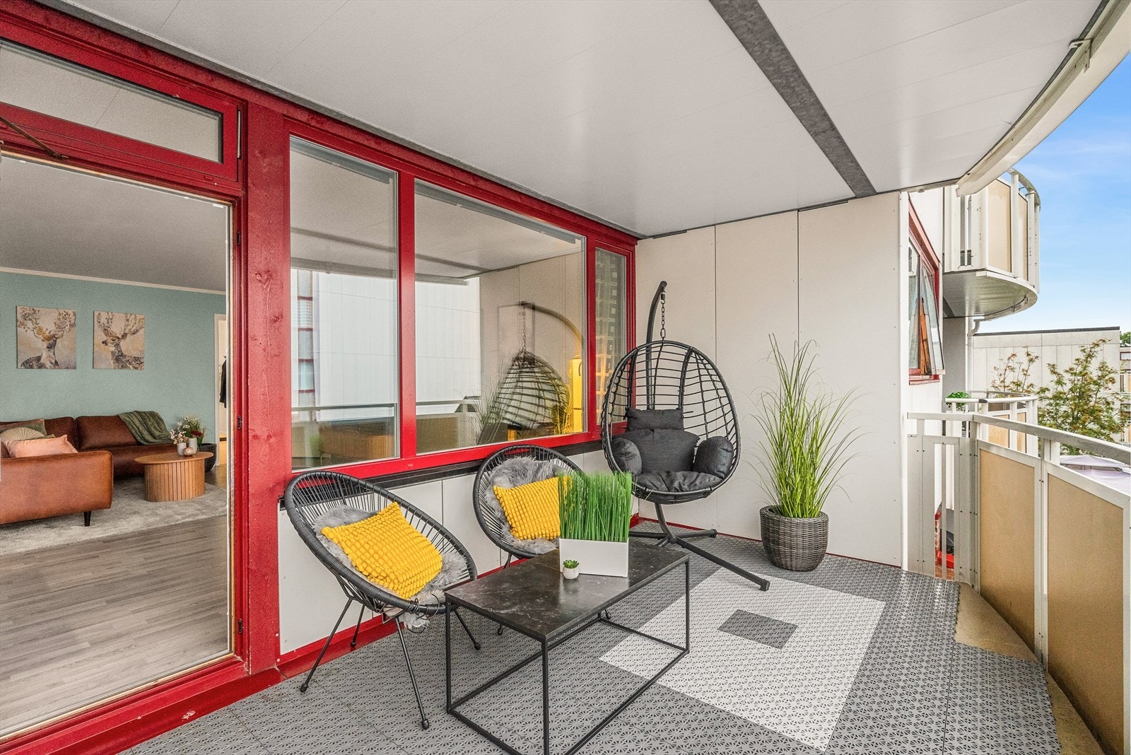 Leiligheten har en sørvendt balkong på 14 m² med gode solforhold. Her er det god plass til den utemøbleringen du foretrekker. Galleribilde