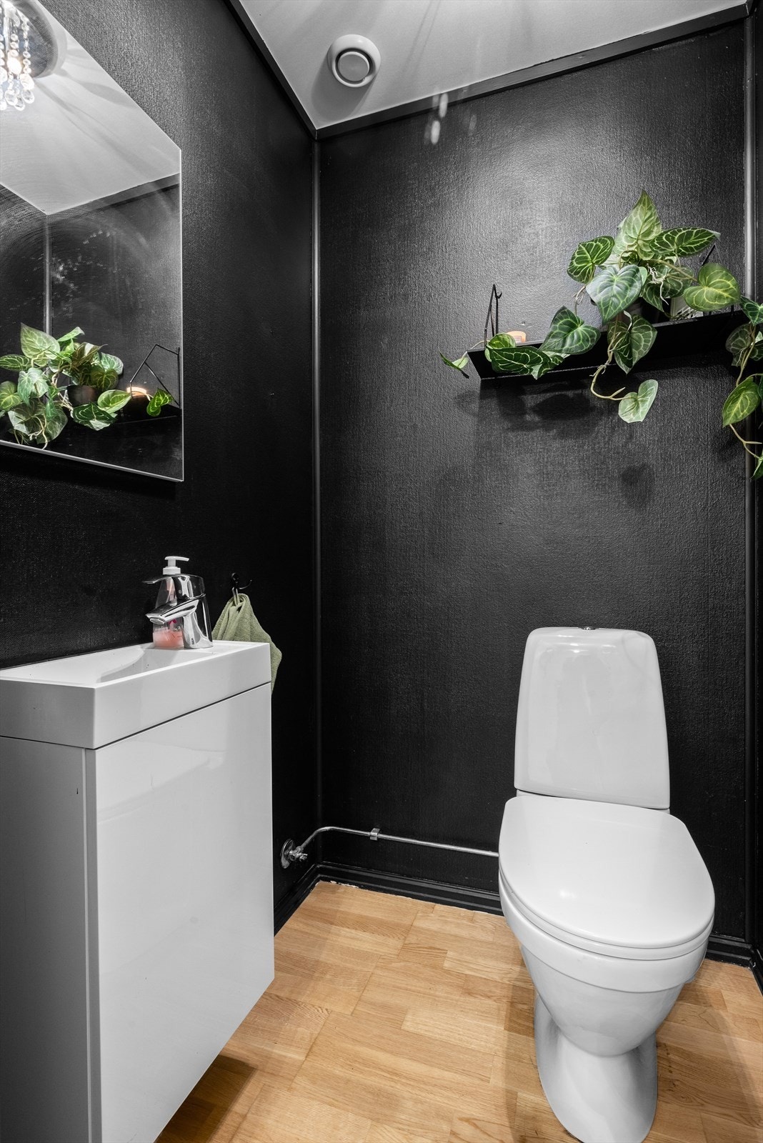 I tillegg byr leiligheten på et eget, separat toalett. Galleribilde