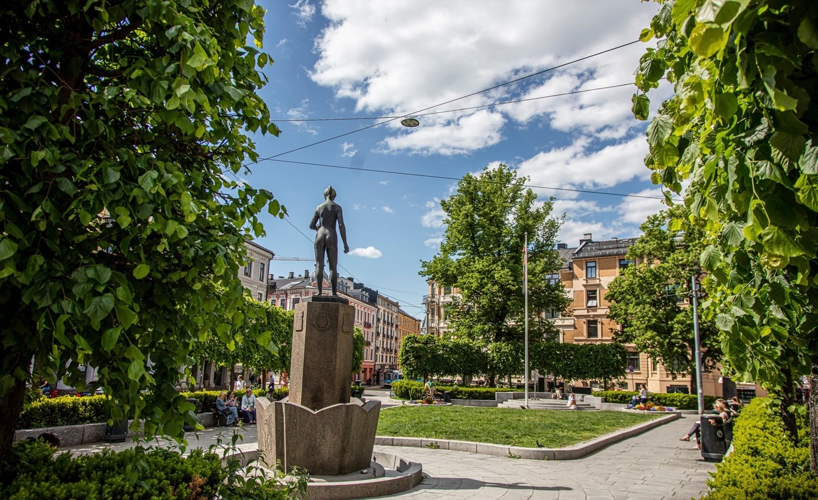 Kort gange til Majorstukrysset med alle T-banens linjer, samt buss- og trikkforbindelser. Galleribilde