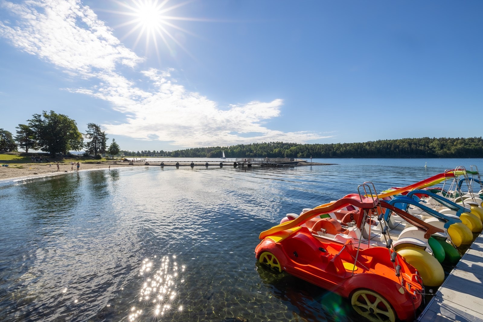 En liten sykkeltur unna boligen ligger populære Hvalstrand Bad. Galleribilde
