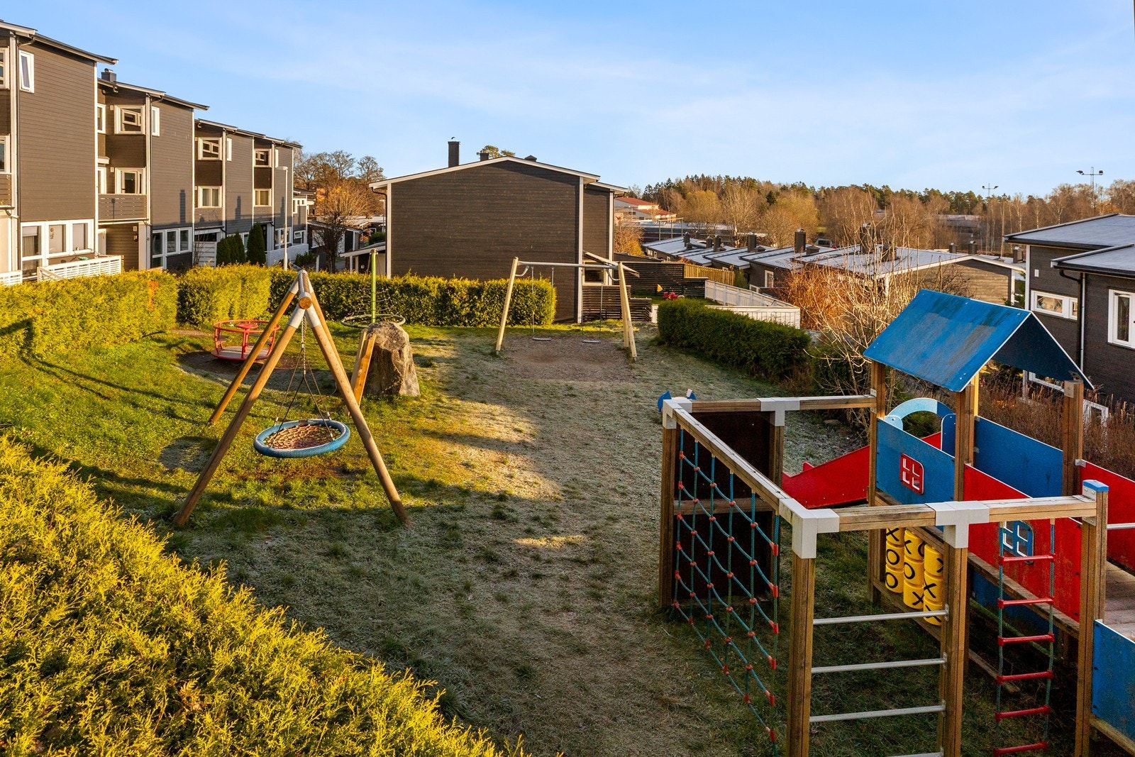 Flott lekeplass på borrettslagets tomt. Galleribilde