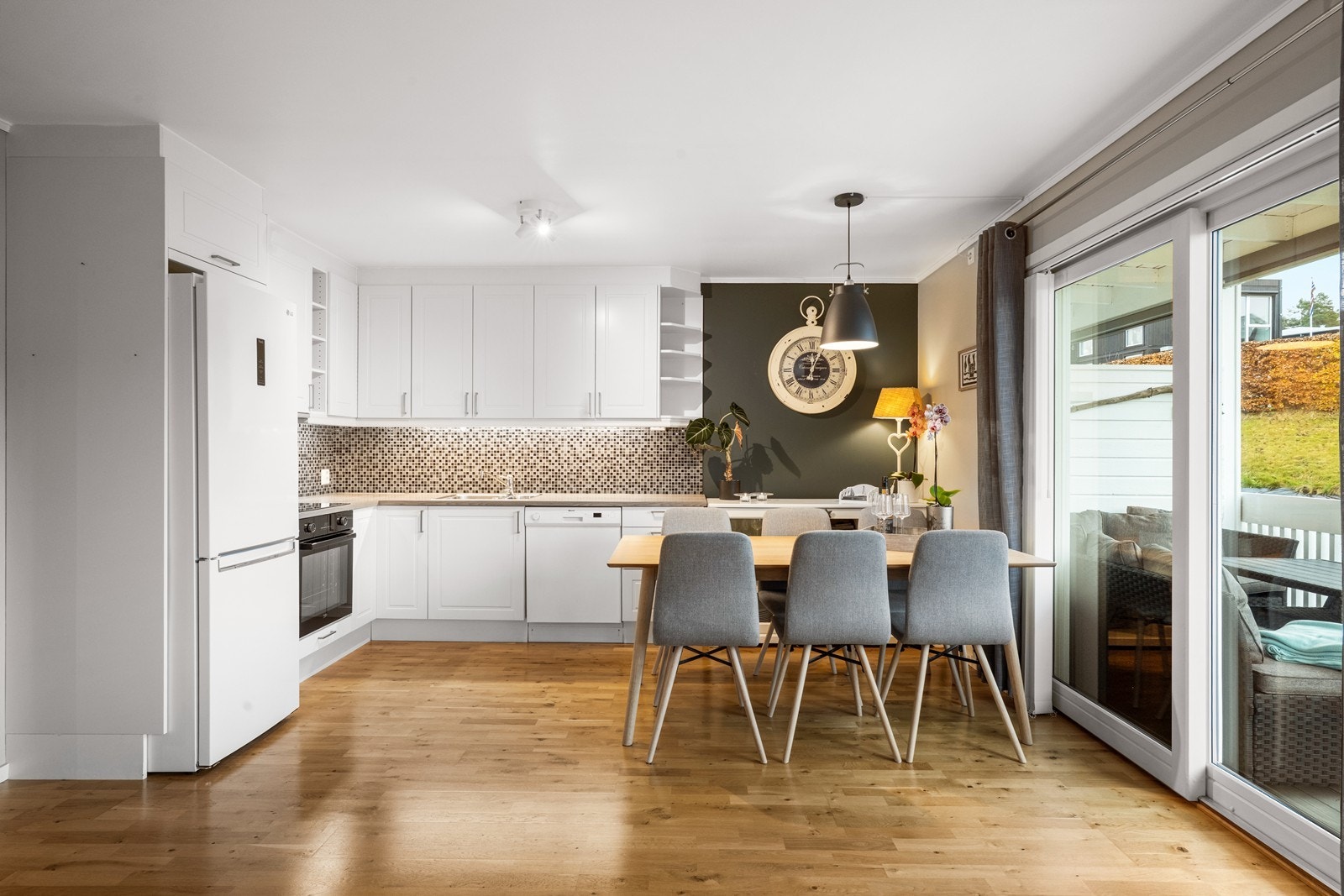 Solskjerming med lamellgardiner Galleribilde