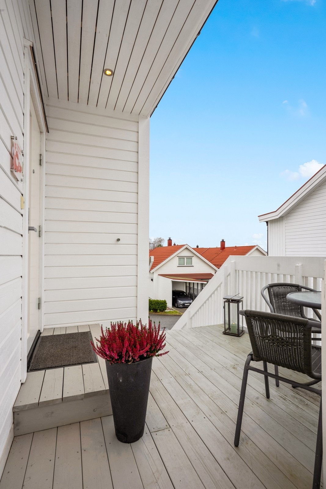 Trapp opp til leiligheten hvor det også er en egen liten frokost veranda Galleribilde