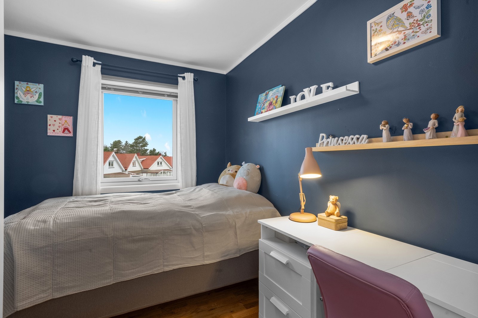 Soverom 2 har en grei størrelse Galleribilde