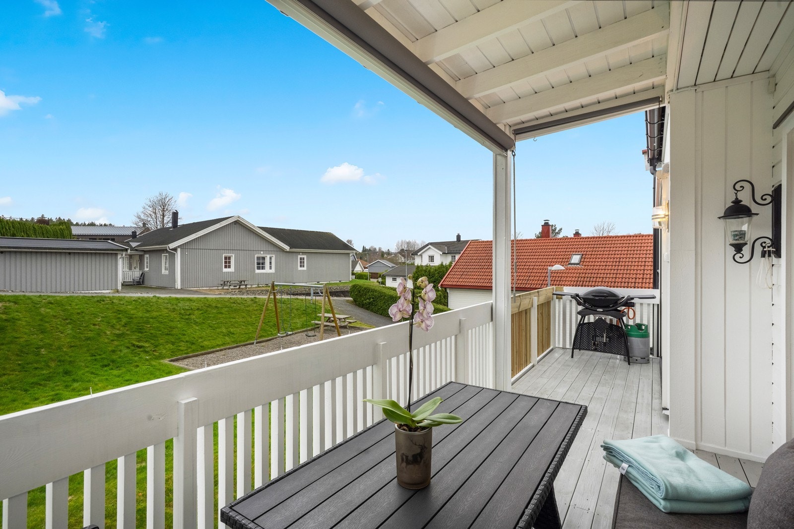 Overbygd veranda med screens så du kan lage et eget "uterom" (verandarekkverk er nylig utbedret) Galleribilde