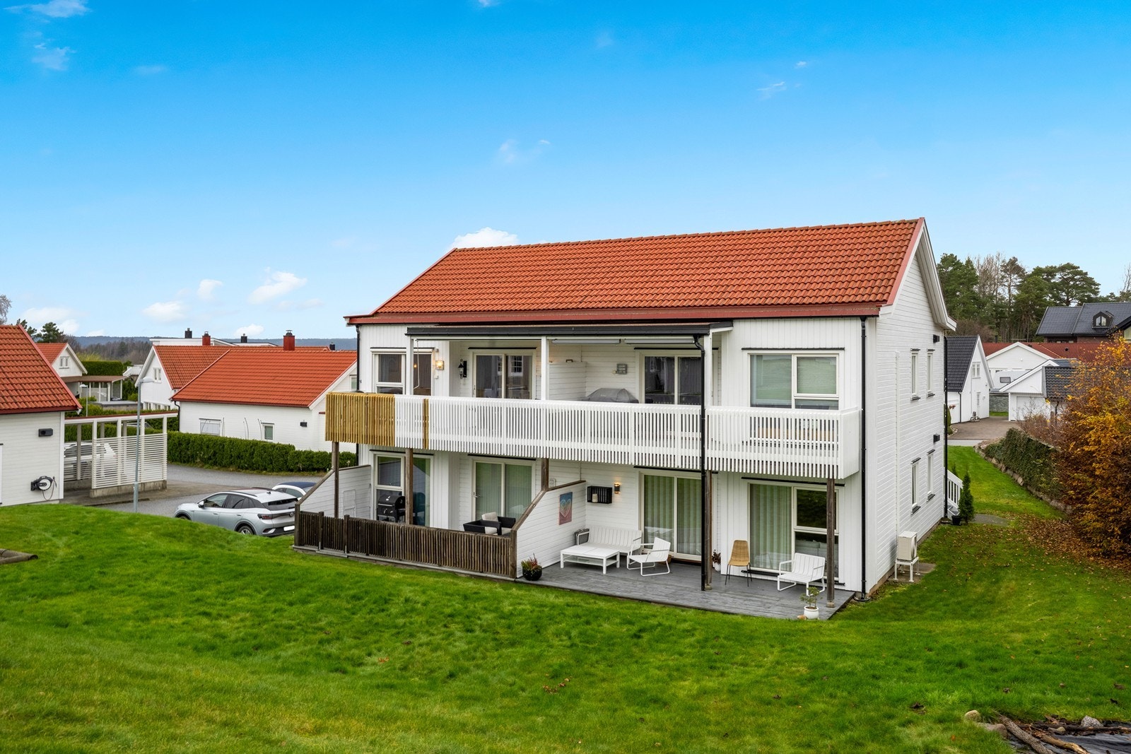 Leiligheten ligger i 2. etasje i en firemannsbolig, rolig og uten trafikk Galleribilde