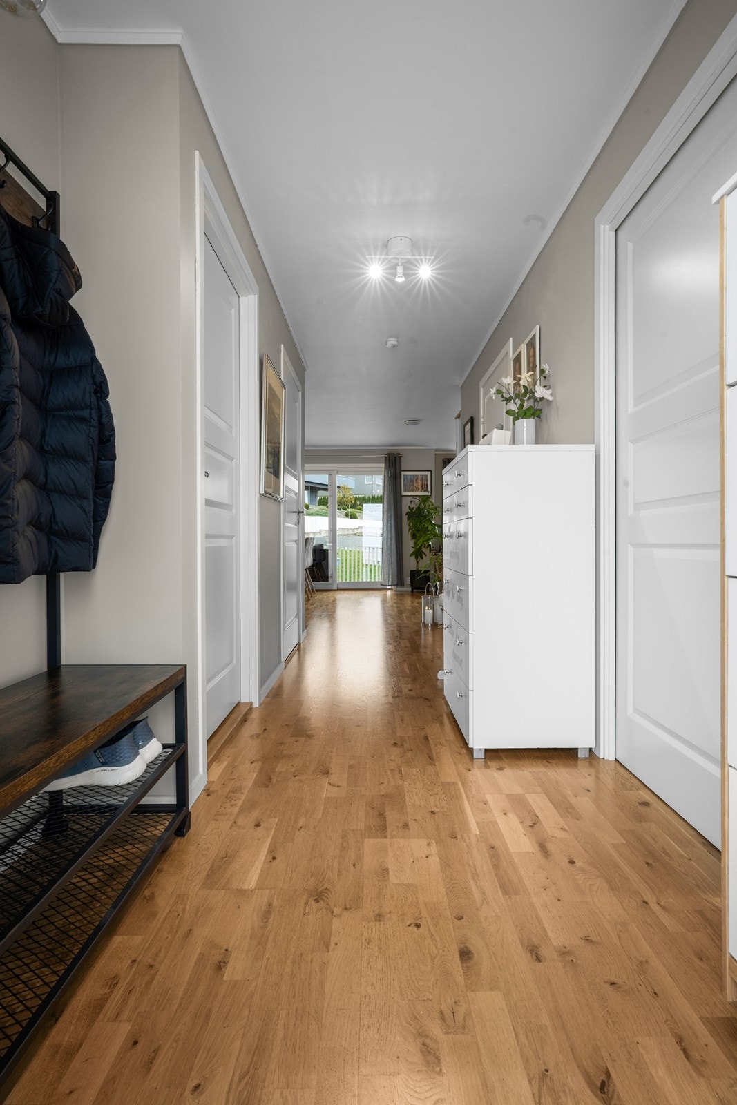 Romslig gang Galleribilde