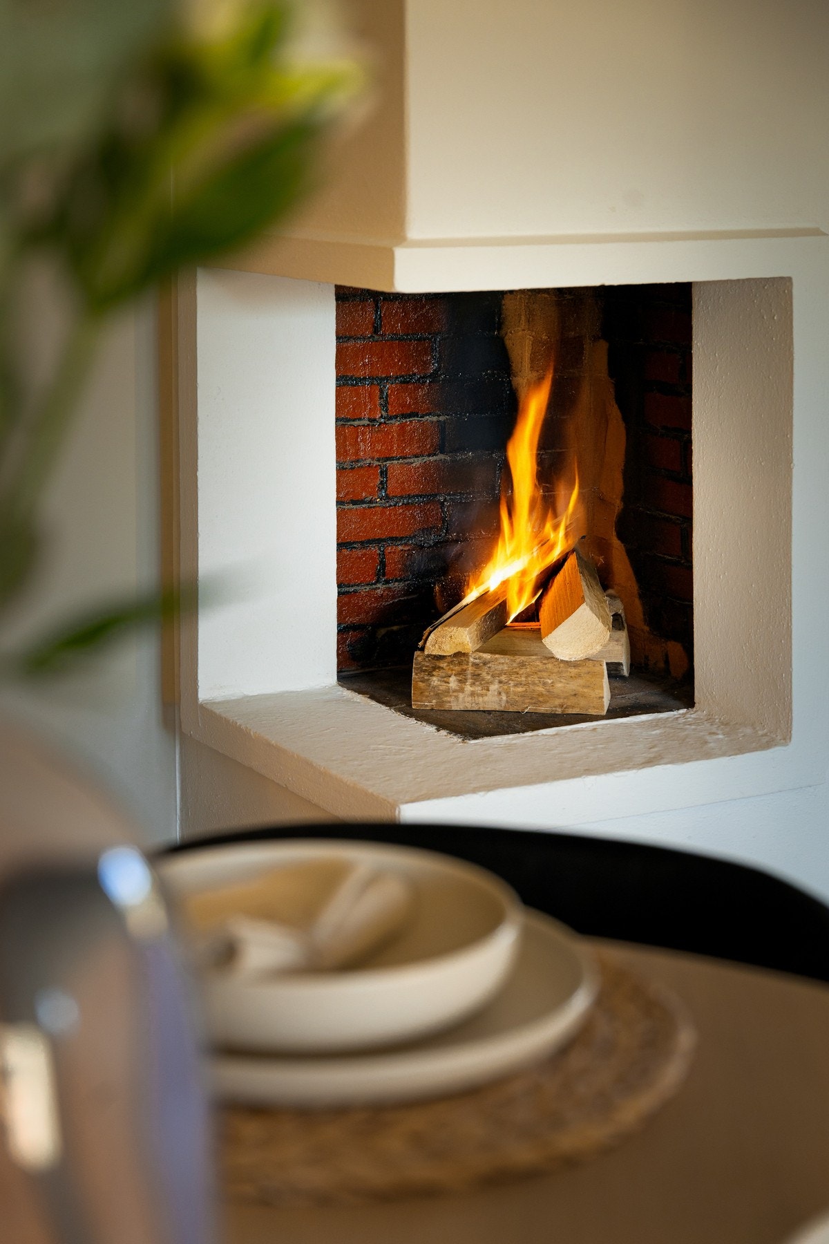 Den levende ilden fyller hjemmet med en koselig og varm atmosfære. Galleribilde