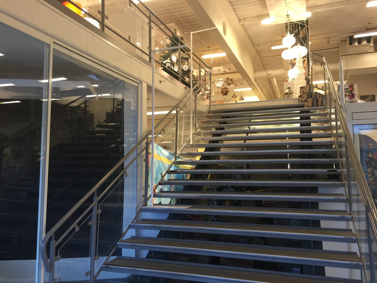 God bred trapp som adkomst til 2.etg Galleribilde