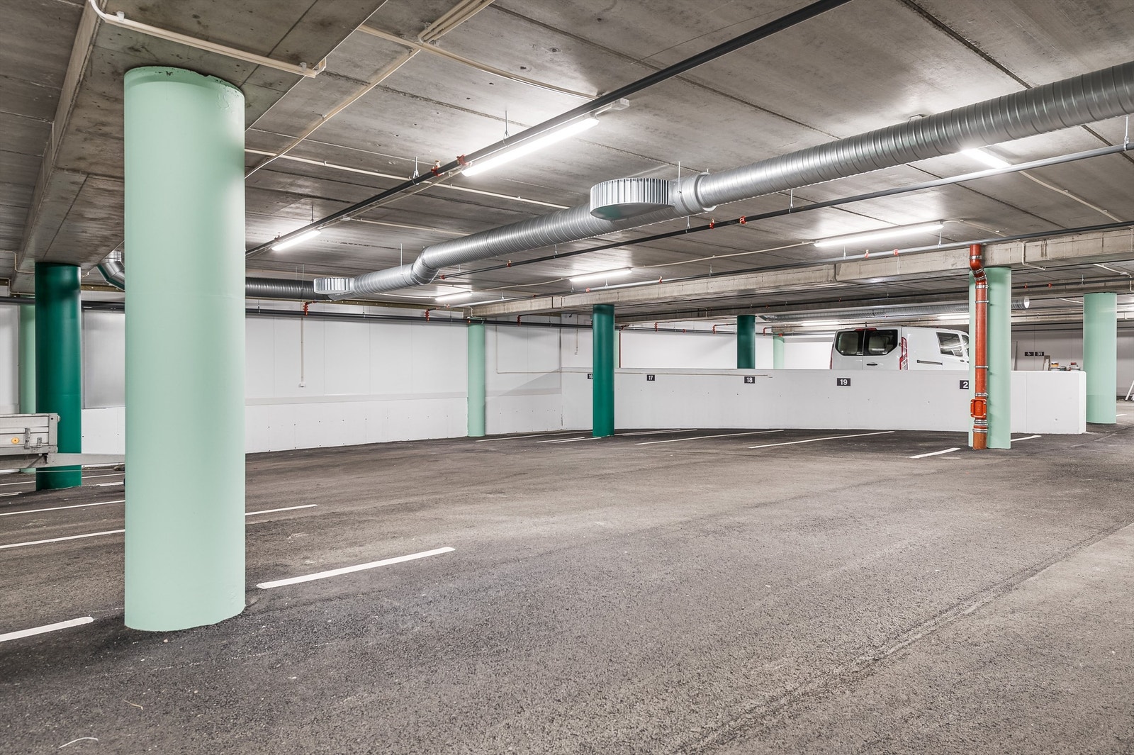 I fellesgarasje medfølger det to parkeringsplasser. Muligheter for el -lader Galleribilde