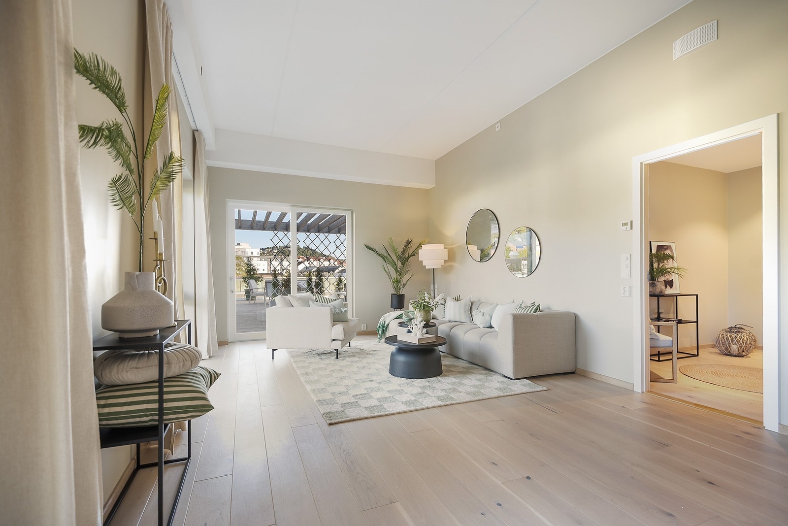 God stue med flere muligheter for møblering av sittegrupper og spiseplass. Galleribilde