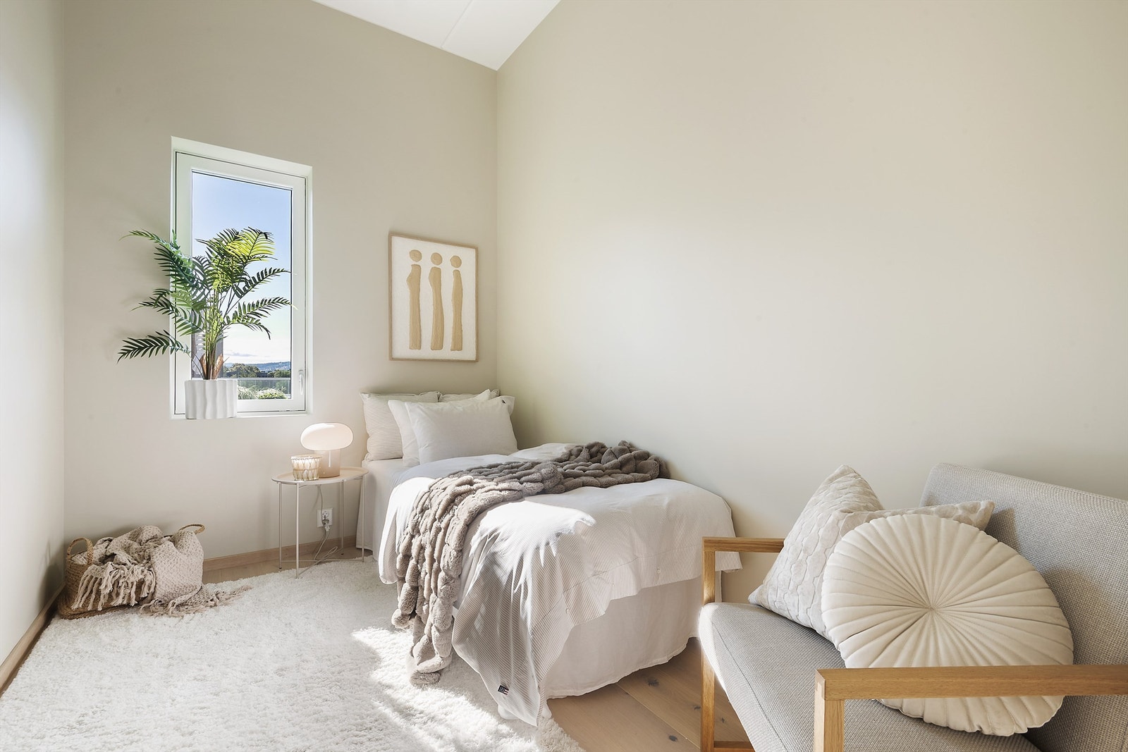 Soverom med garderobeplass. Galleribilde