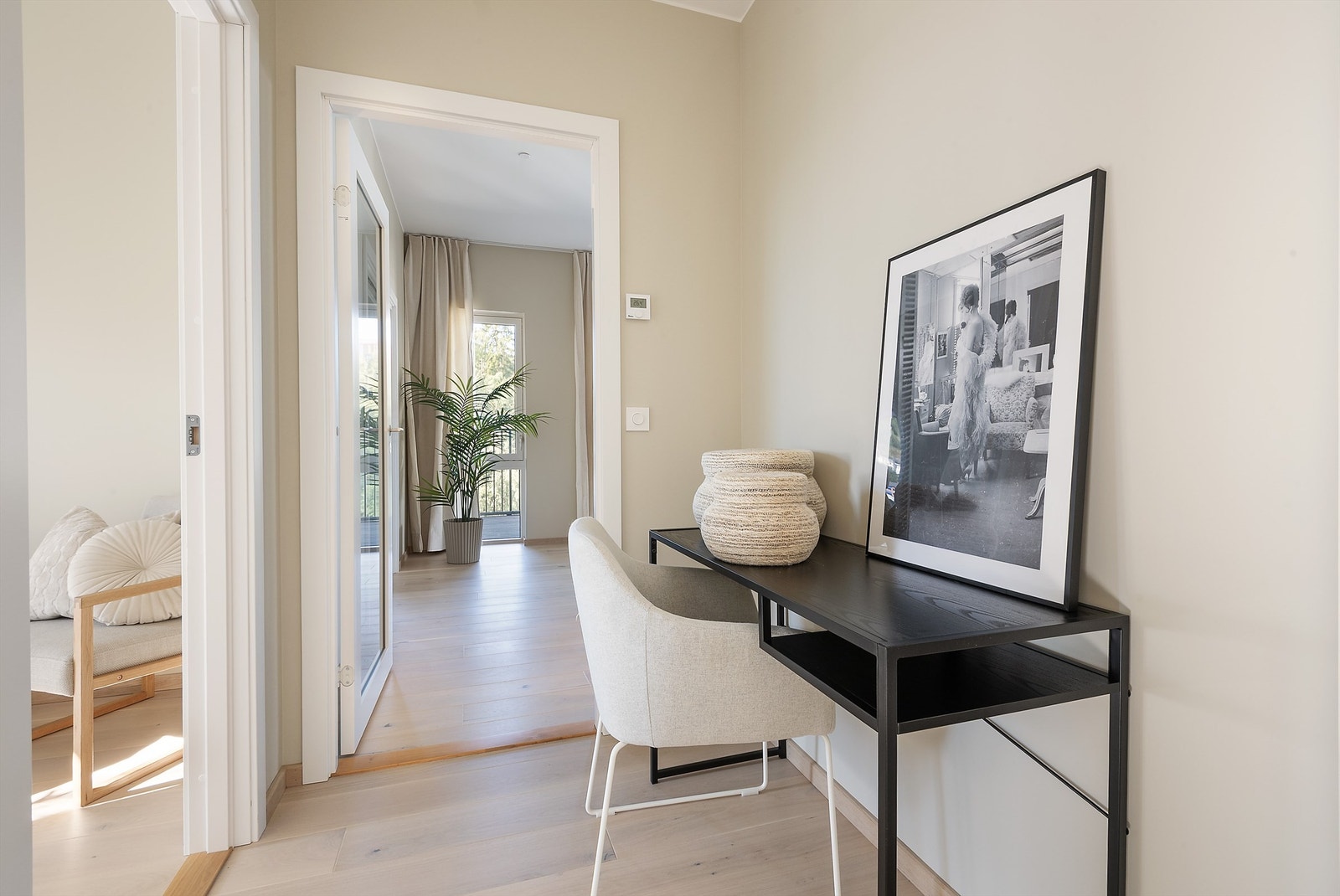 God soveromsgang med plass til liten arbeidsplass. Galleribilde