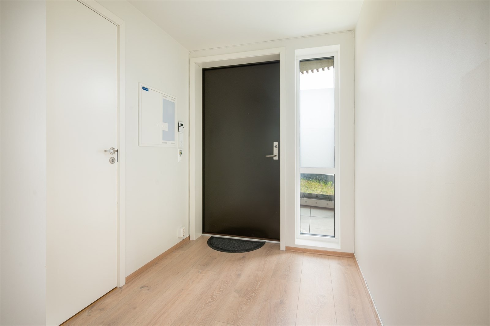 Romslig gang/entre hvor det er muligheter for oppbevaring Galleribilde