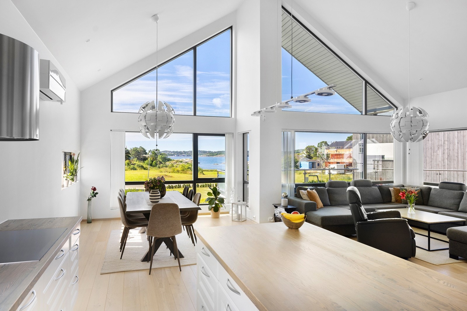 Stuen sett fra kjøkkenet Galleribilde