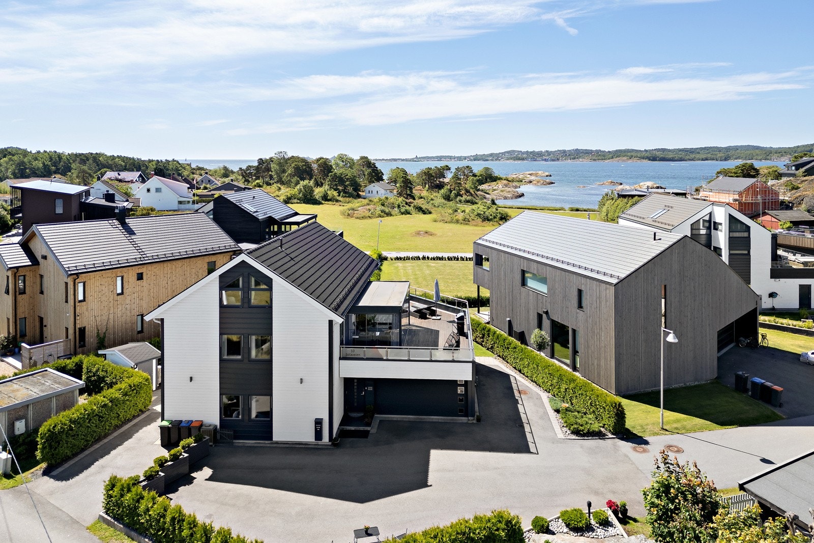 Boligen ligger attraktivt til i en koselig gate på Steinsholt på Østre Halsen Galleribilde