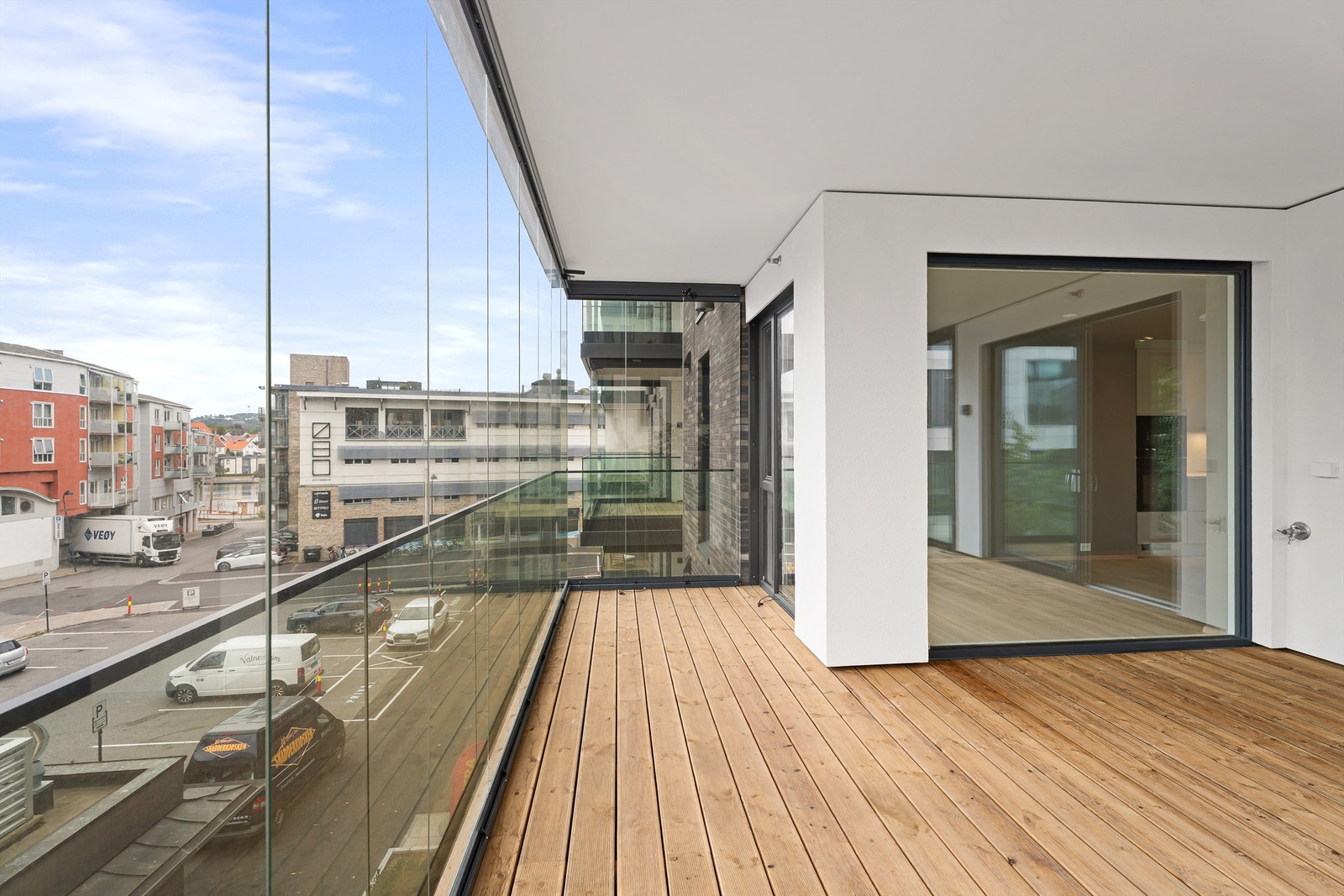 Gode møbleringsmuligheter på balkongen. Her kan du innrede for helårsbruk og slippe å tenke på vind, snø og regn! Galleribilde