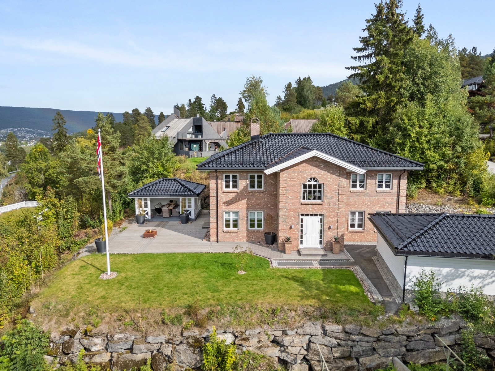 Boligfeltet er veletablert og består av eneboliger i trygge og familievennlige omgivelser. Galleribilde