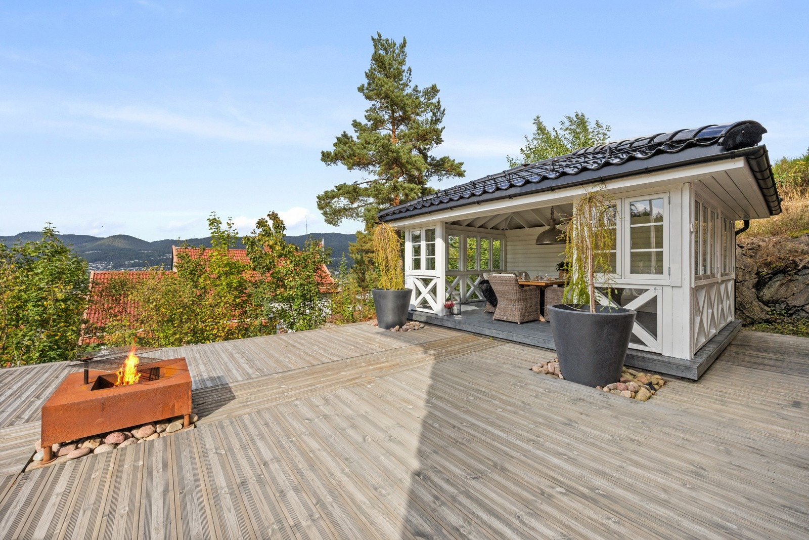 Flott utestue på ca. 21 kvm på terrassen. Galleribilde