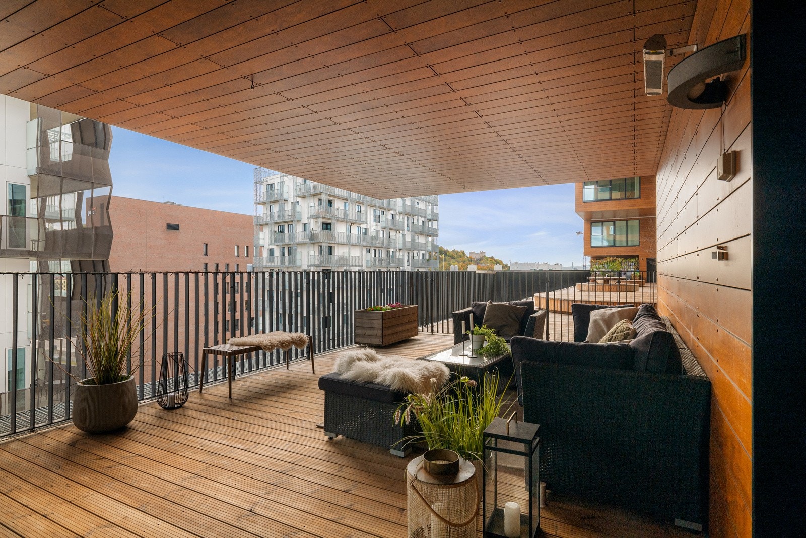 Fra stuen er det utgang til en herlig terrasse på 28m². Galleribilde