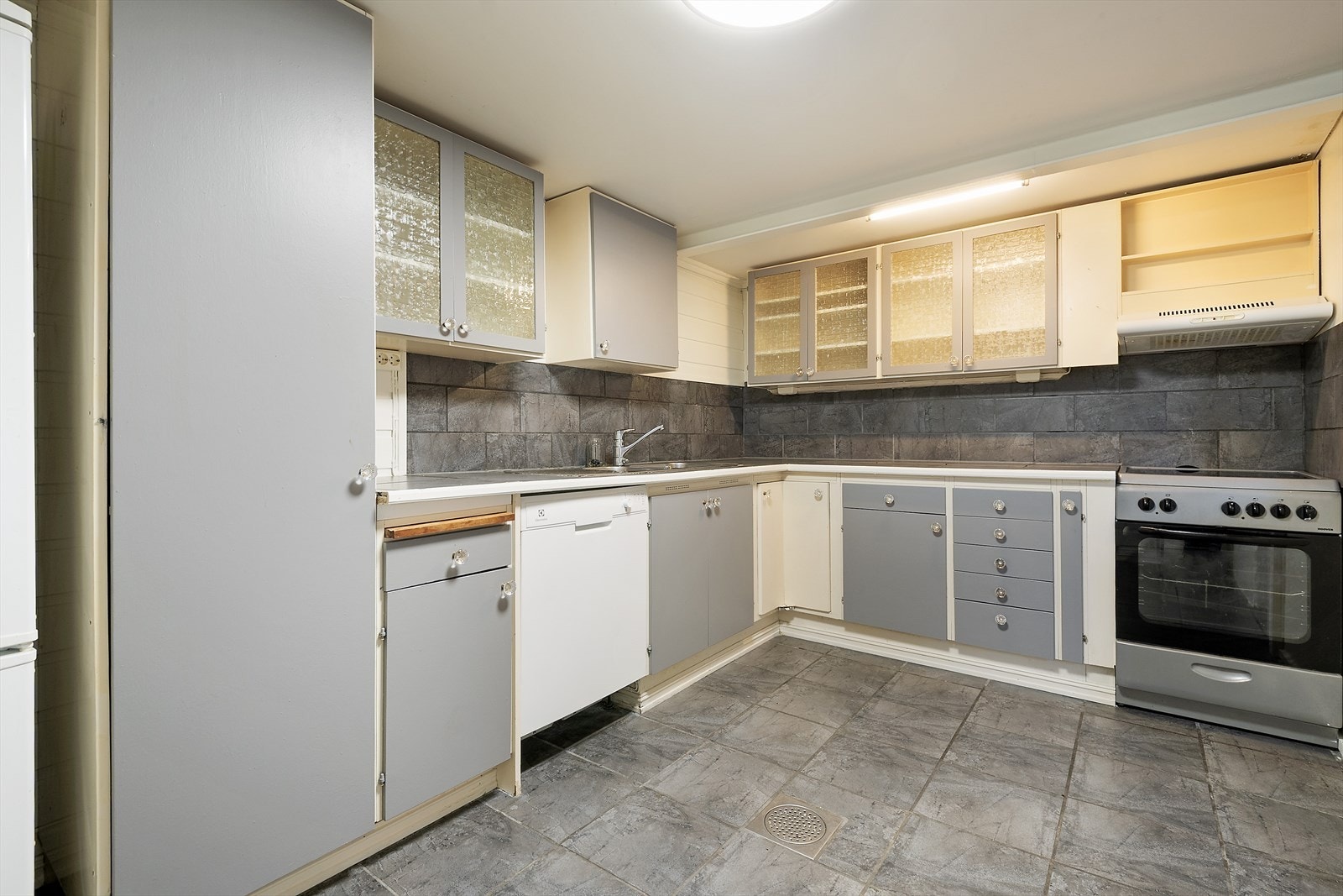 Innredet kjøkken i kjeller. Ikke bruksendret. Galleribilde