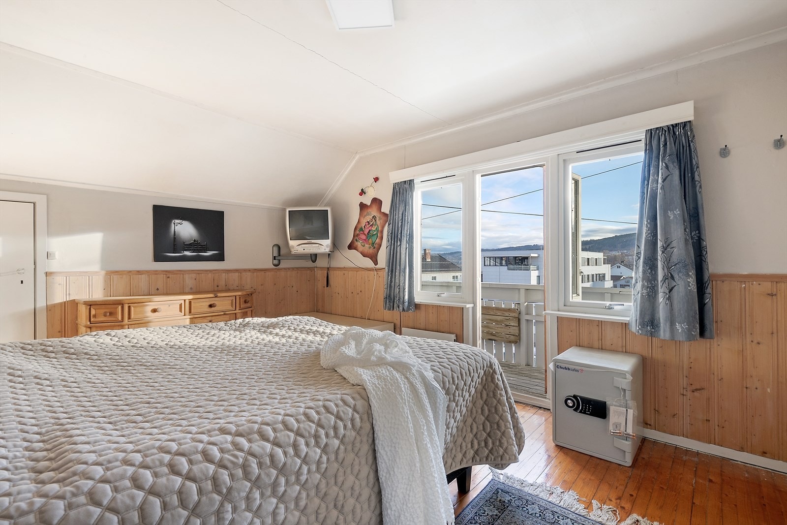 Soverom med utgang til veranda. Galleribilde