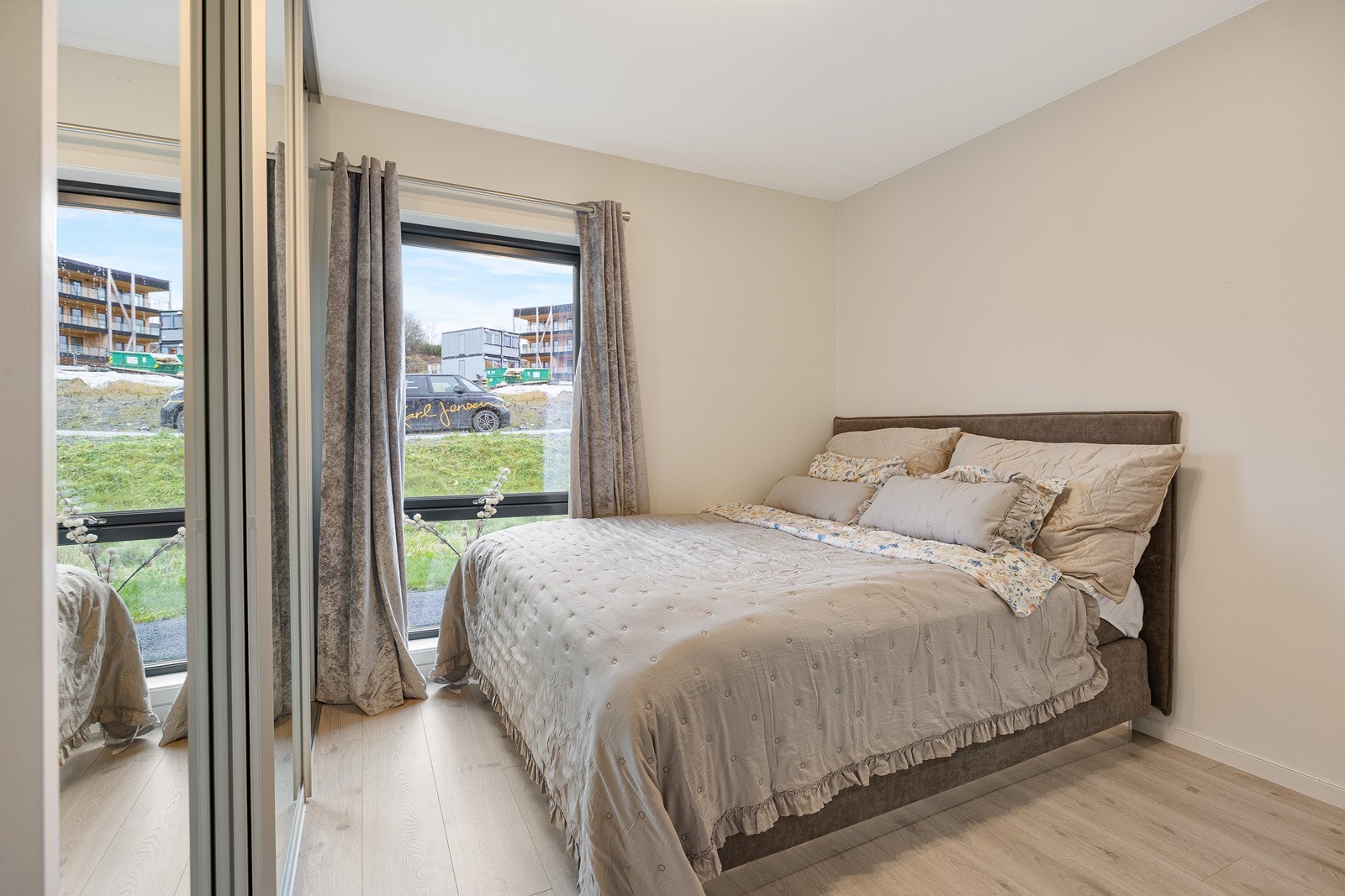 Det er to pene soverom i leiligheten, begge med vannbåren gulvvarme Galleribilde