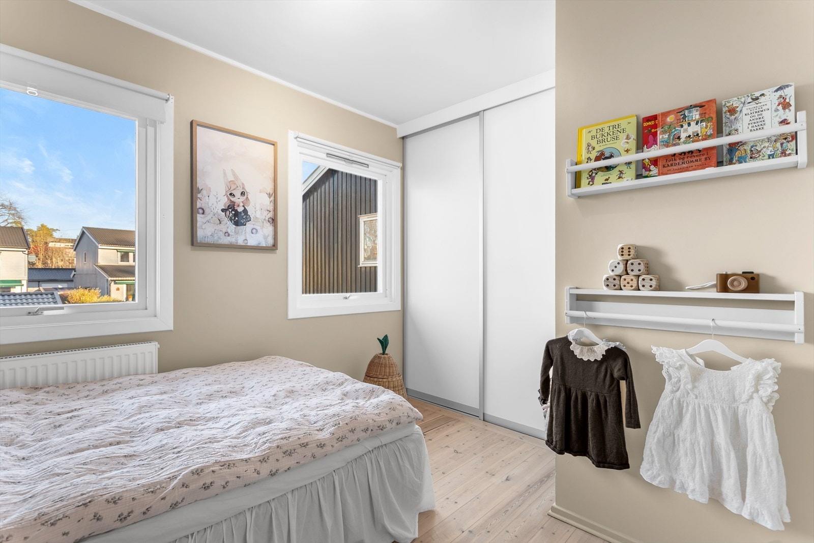 Soverom 3 med skyvedørsgarderobe fra 2017. Galleribilde