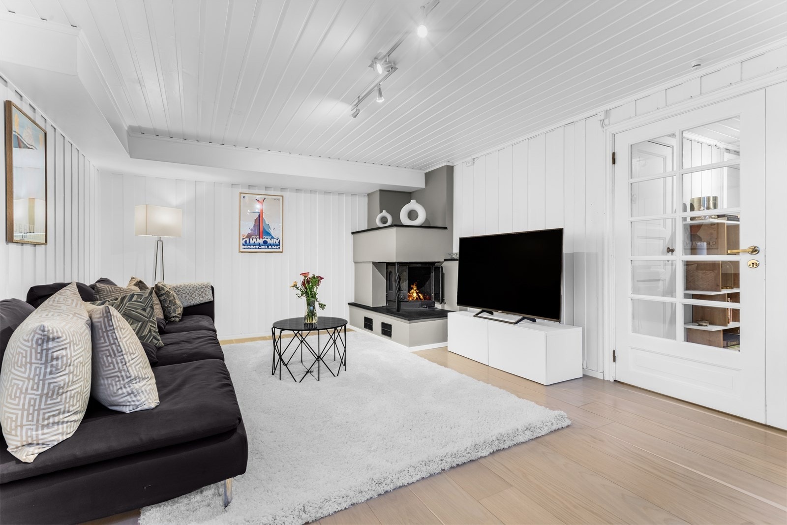Kjellerstuen egner seg godt som ekstra oppholdsrom, spillrom eller hjemmekontor. Galleribilde