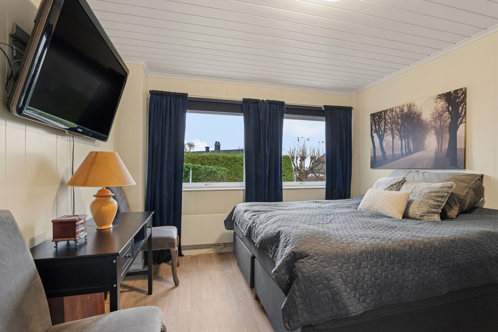 Fin kjellerstue som i dag benyttes som soverom. Galleribilde