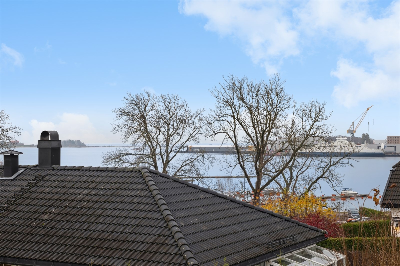 Soverom nr 2 vender mot øst har fin sjøutsikt. Galleribilde