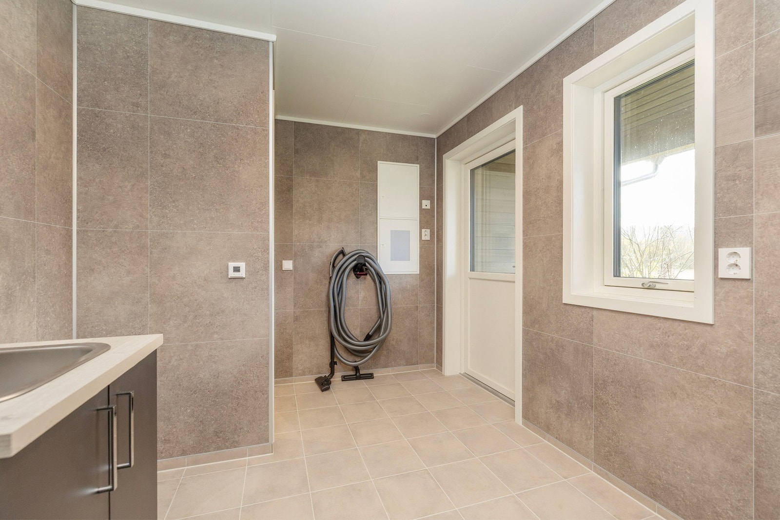 Vaskerom med egen utgang. Galleribilde